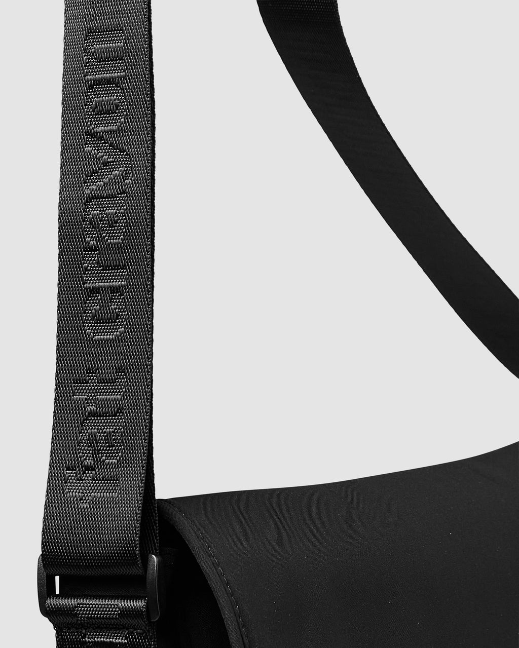 Waterproof Shell Crossbody Bag (Black/ White)